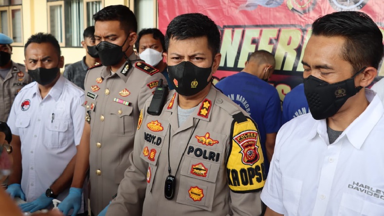 title Cerita di Balik Kasus Sabu 24,5 Kg di Sukabumi, 3 Pekan Lakukan Penyelidikan Cerita di Balik Kasus Sabu 24,5 Kg di Sukabumi, 3 Pekan Lakukan Penyelidikan