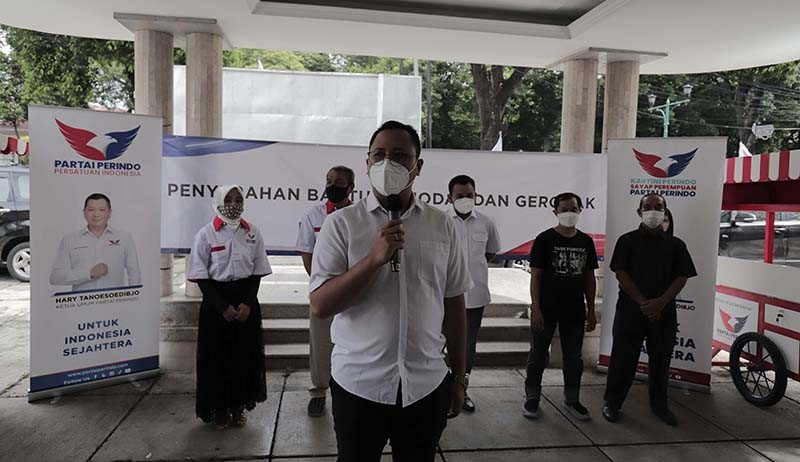 Partai Perindo Bagikan Gerobak dan Bina Pelaku UMKM - Bagian 4