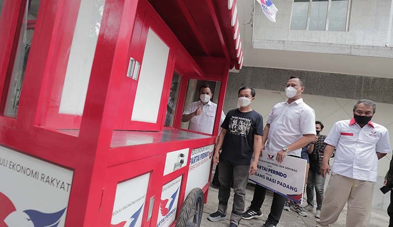 Partai Perindo Bagikan Gerobak dan Bina Pelaku UMKM - Bagian 1