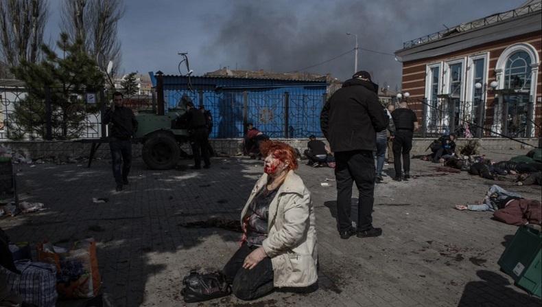  50 Orang Tewas Usai Roket Tochka-U Hantam Stasiun Kereta Ukraina