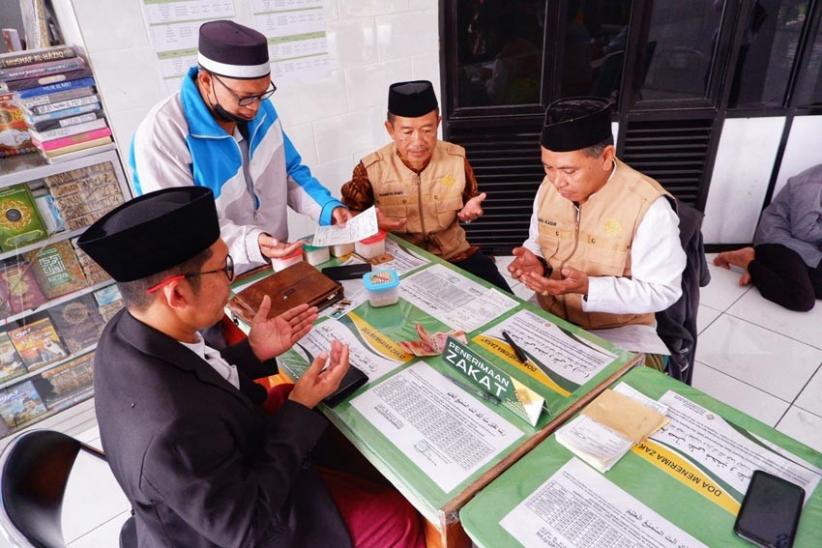  Masjid Al-Markaz Makassar Mulai Terima Zakat Fitrah - Bagian 2