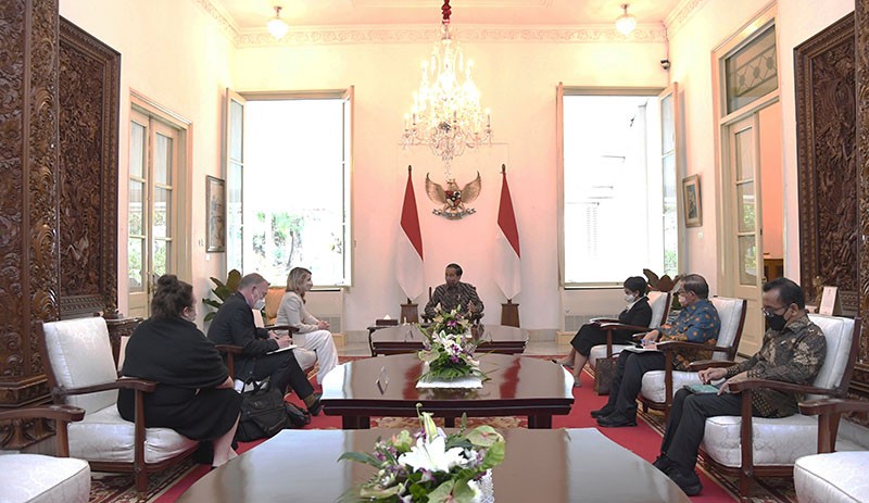 Presiden Jokowi Terima Kunjungan Menlu Kanada di Istana Merdeka - Bagian 2