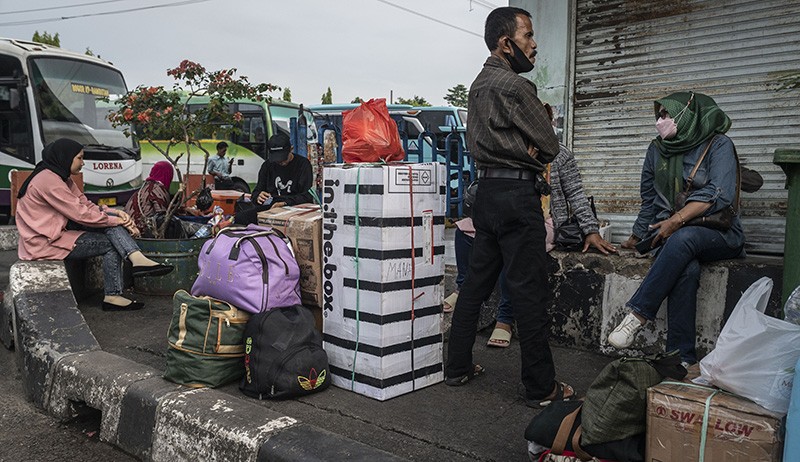Mudik Lebih Awal Terpantau di Terminal Kampung Rambutan - Bagian 3