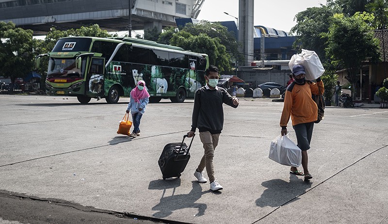 Mudik Lebih Awal Terpantau di Terminal Kampung Rambutan - Bagian 2