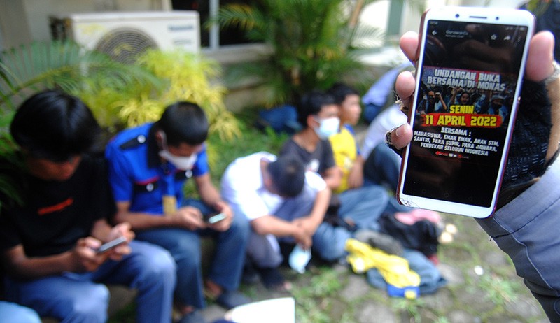 Dilarang Ikut Unjuk Rasa 11 April, Puluhan Pelajar SMK Terciduk di Stasiun Bogor - Bagian 2