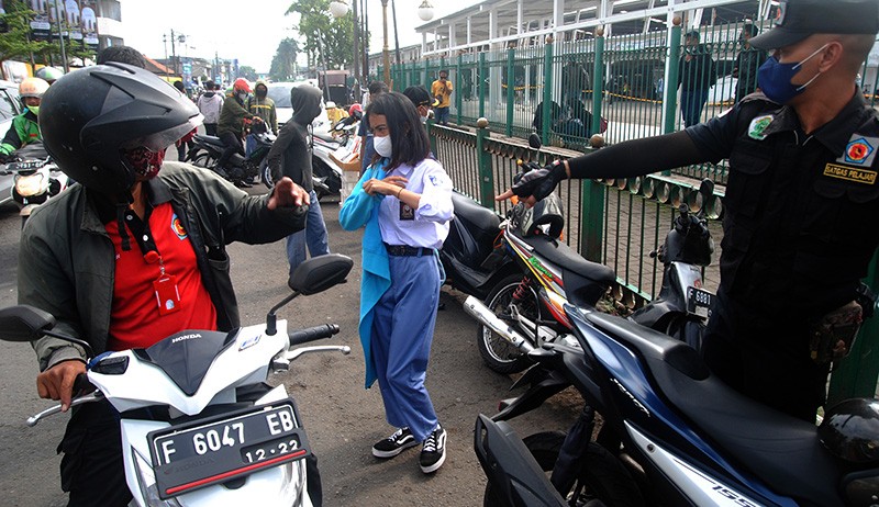 Dilarang Ikut Unjuk Rasa 11 April, Puluhan Pelajar SMK Terciduk di Stasiun Bogor - Bagian 3