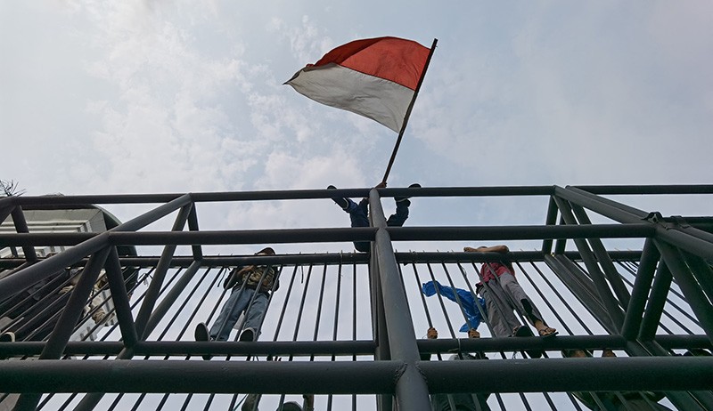Ribuan Mahasiswa Datangi Gedung DPR, Tolak Wacana Penundaan Pemilu - Bagian 4