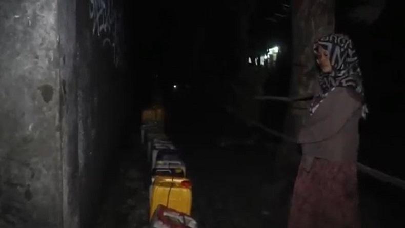 Warga di Temanggung Rela Menginap di Depan Toko demi Minyak Goreng Curah