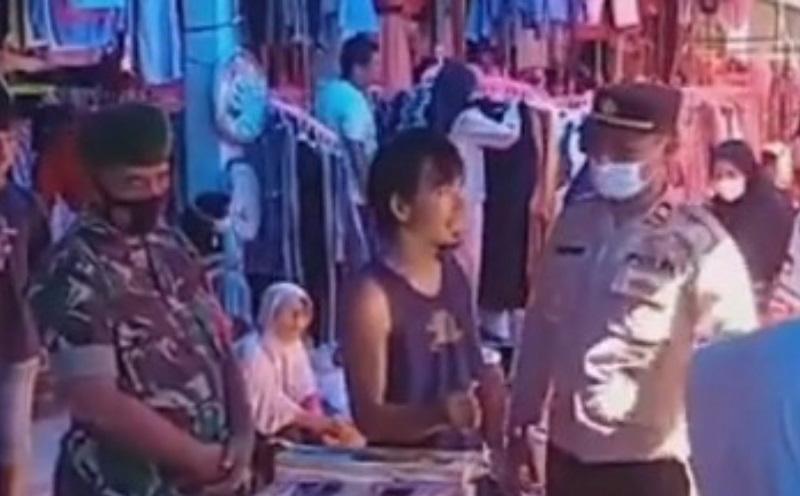 title Polisi-TNI Sita Ribuan Petasan Berbahan Ledak Tinggi di Mukomuko Polisi-TNI Sita Ribuan Petasan Berbahan Ledak Tinggi di Mukomuko