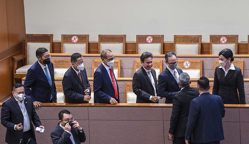 DPR Tetapkan Tujuh Anggota Dewan Komisioner OJK Periode 2022-2027 - Bagian 1