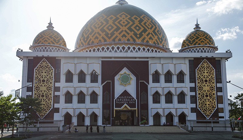 Masjid Raya Darussalam Berornamen Khas Dayak Kalimantan Tengah - Bagian 1