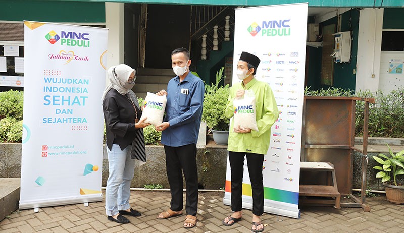 MNC Peduli Serahkan Paket Beras kepada Pondok Pesantren dan Panti Asuhan Assurur - Bagian 1