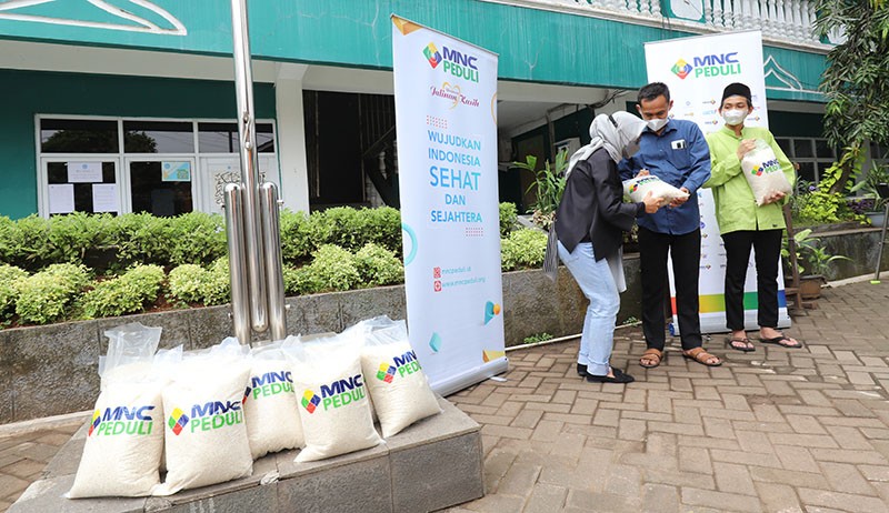 MNC Peduli Serahkan Paket Beras kepada Pondok Pesantren dan Panti Asuhan Assurur - Bagian 3