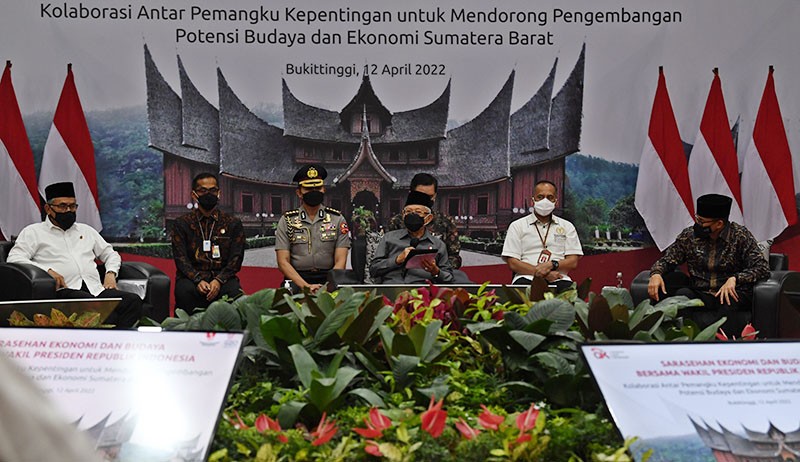 OJK Gelar Sarasehan Pengembangan Potensi Ekonomi dan Budaya Sumatera Barat - Bagian 1