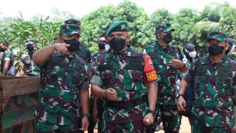 KSAD Jenderal Dudung Cek Kondisi Prajurit Bertugas di Pamtas RI-Papua Nugini