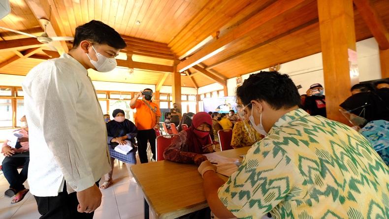 title Gibran Pastikan Penyaluran BLT Minyak Goreng di Solo Tuntas Sebelum Lebaran Gibran Pastikan Penyaluran BLT Minyak Goreng di Solo Tuntas Sebelum Lebaran