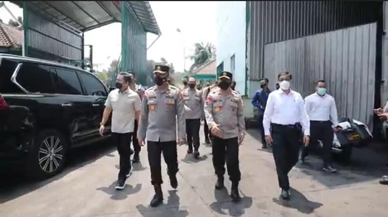 title 2 Jenderal Cek Persediaan Minyak Goreng di Semarang, Ini Temuannya 2 Jenderal Cek Persediaan Minyak Goreng di Semarang, Ini Temuannya