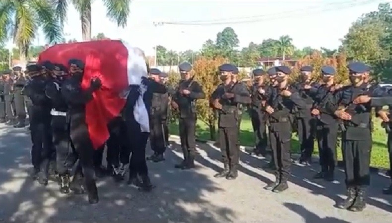 Jenazah Anggota Brimob Meninggal saat Amankan Demo Dipulangkan ke Madina Sumut