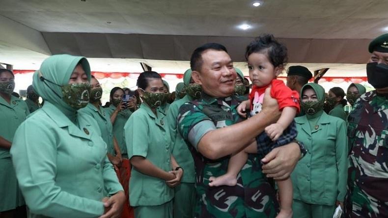 Mobil Rombongan KSAD Kecelakaan, Ini Kegiatan Jenderal Dudung di Merauke