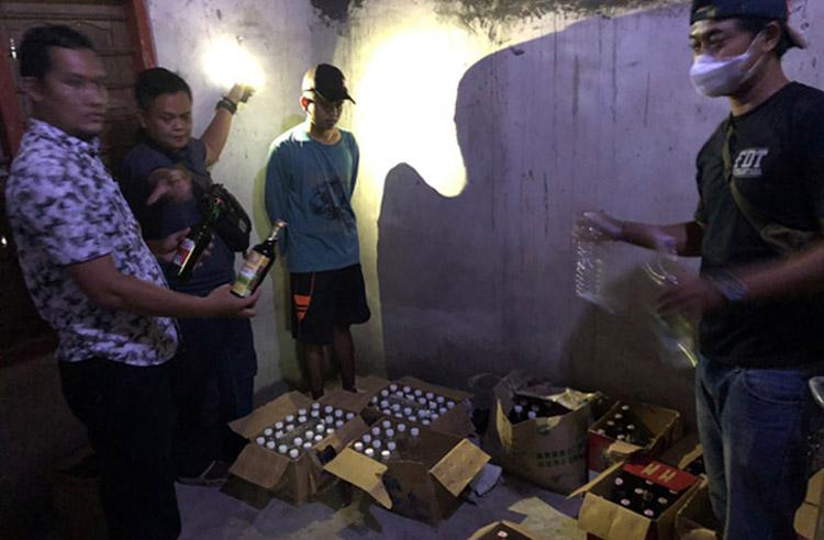 title Edarkan Miras saat Ramadan, Pedagang di Kebumen Digerebek Polisi Edarkan Miras saat Ramadan, Pedagang di Kebumen Digerebek Polisi