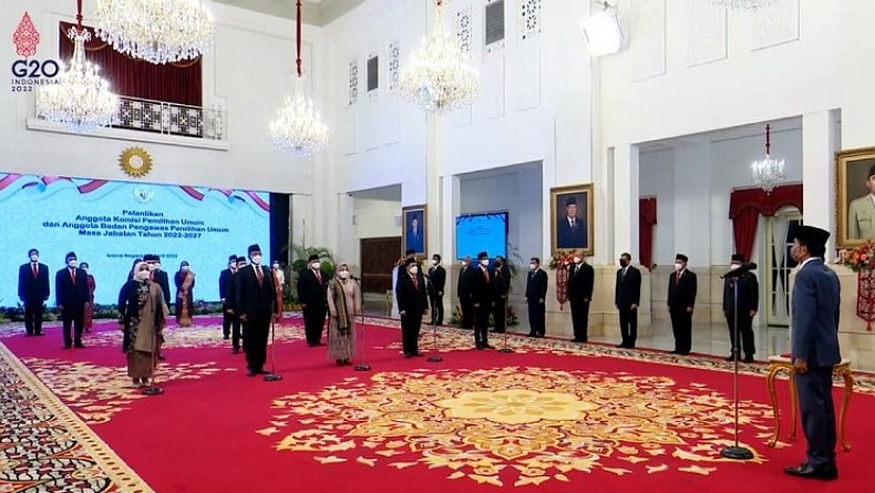 Presiden Jokowi Lantik Anggota KPU dan Bawaslu 2022-2027