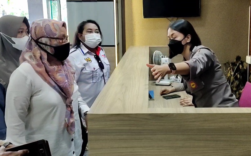 title Ungkap Fakta, Relawan Perindo Serahkan 4 Nama Terduga Pemerkosa Anak ke Polisi  Ungkap Fakta, Relawan Perindo Serahkan 4 Nama Terduga Pemerkosa Anak ke Polisi