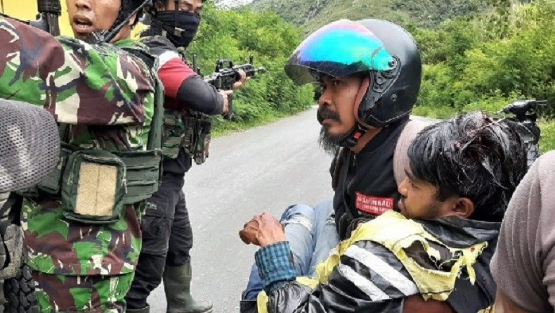 title Melihat Foto Anaknya Terbujur Kaku, Ayah Tukang Ojek Korban Penembakan OTK di Papua Merasa Terpukul Melihat Foto Anaknya Terbujur Kaku, Ayah Tukang Ojek Korban Penembakan OTK di Papua Merasa Terpukul