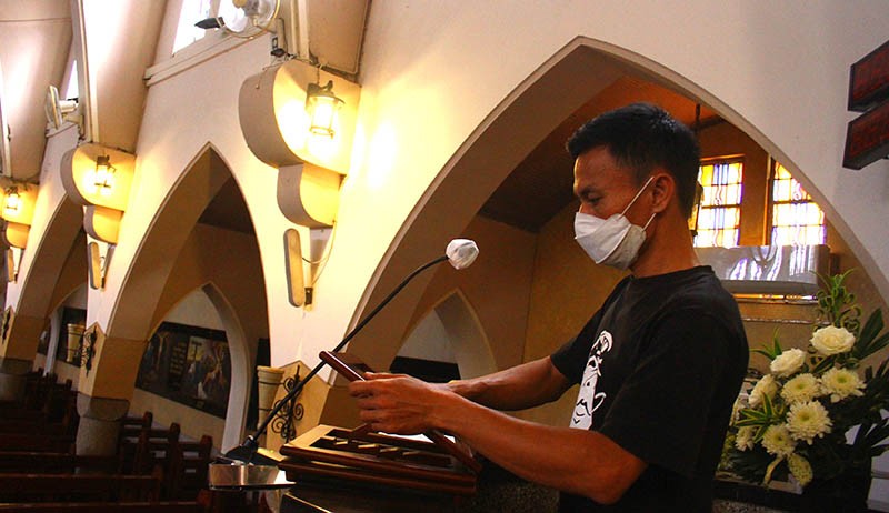 Persiapan Gereja Katedral Ijen Jelang Paskah - Bagian 3