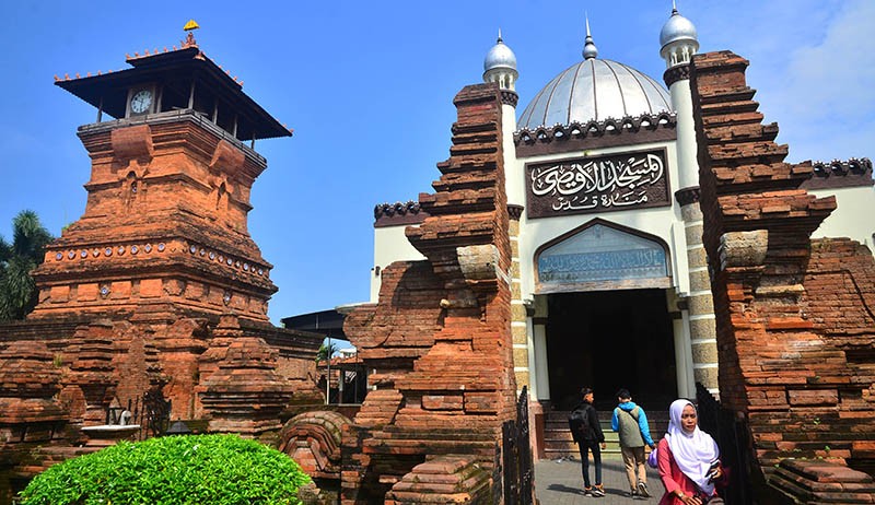 Arsitektur Masjid Menara Kudus Kental Perpaduan Budaya Islam dengan Hindu-Jawa - Bagian 2