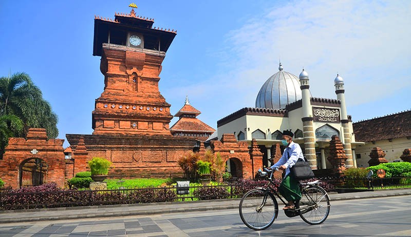 Arsitektur Masjid Menara Kudus Kental Perpaduan Budaya Islam Dengan ...