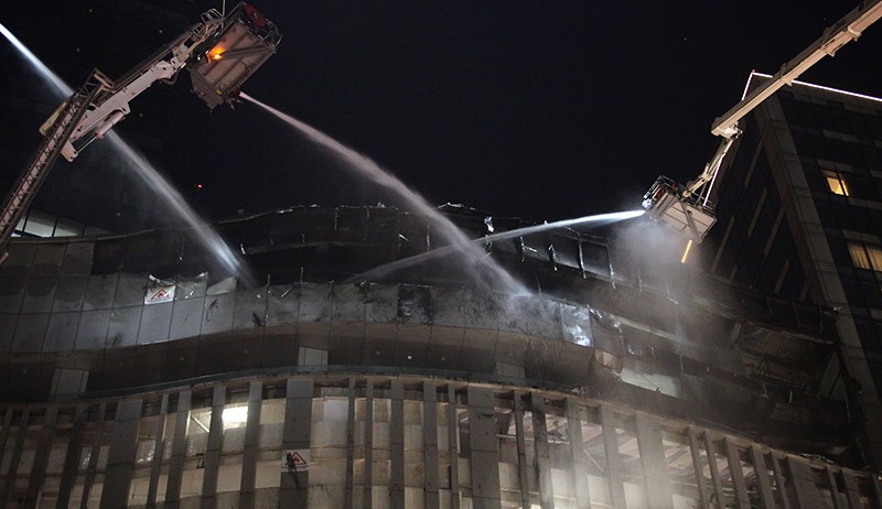 Tunjungan Plaza Surabaya Kebakaran, 3 Bronto Skylift Dikerahkan - Bagian 2