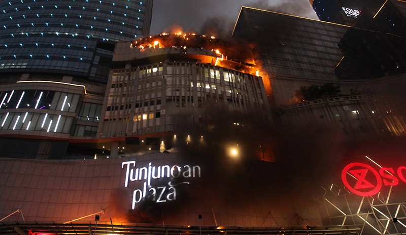 title Kebakaran Tunjungan Plaza 5 Surabaya Diduga akibat Korsleting AC Kebakaran Tunjungan Plaza 5 Surabaya Diduga akibat Korsleting AC