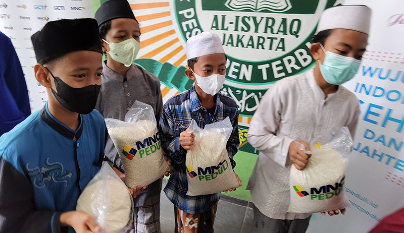 MNC Peduli Bagikan Beras kepada Ponpes dan Panti Asuhan Terbuka Gratis Al Isyraq - Bagian 3