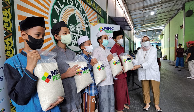 MNC Peduli Bagikan Beras kepada Ponpes dan Panti Asuhan Terbuka Gratis Al Isyraq - Bagian 1