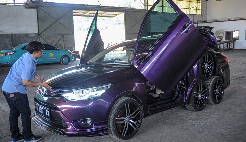 Penampakan Mobil Sedan 8 Roda Hasil Modifikasi Warga Bandung - Bagian 2