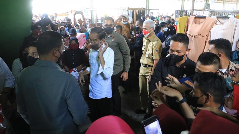 Jokowi Sampaikan Pesan Khusus ke Ganjar saat Duduk Semobil, Soal Apa? 