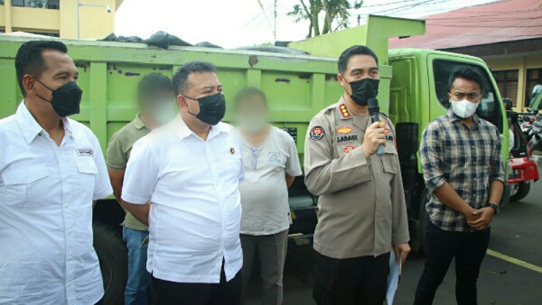 Modifikasi Tangki, 2 Sopir Ini Bisa Isi Solar hingga 3.000 Liter di SPBU   