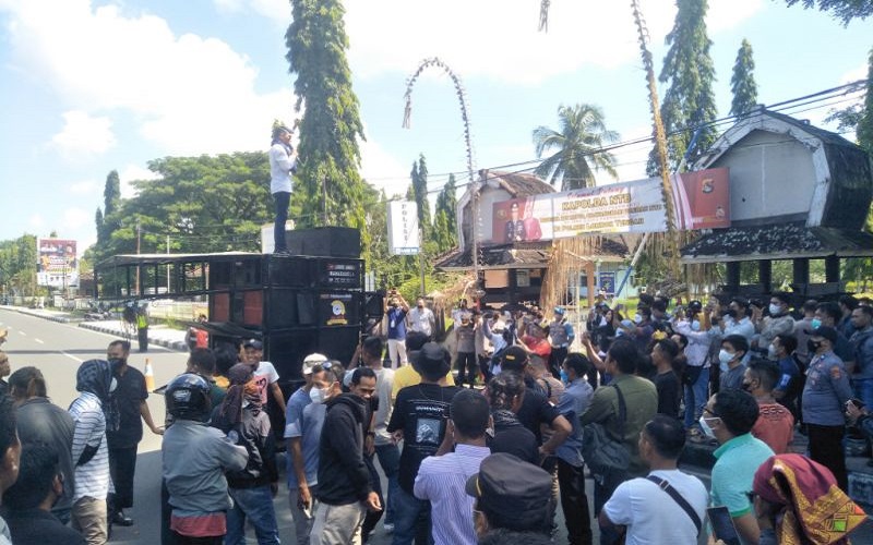 title Polisi Diminta Bebaskan Korban Begal Ditetapkan Tersangka, Warga: Penjahat Wajib Dilawan Polisi Diminta Bebaskan Korban Begal Ditetapkan Tersangka, Warga: Penjahat Wajib Dilawan