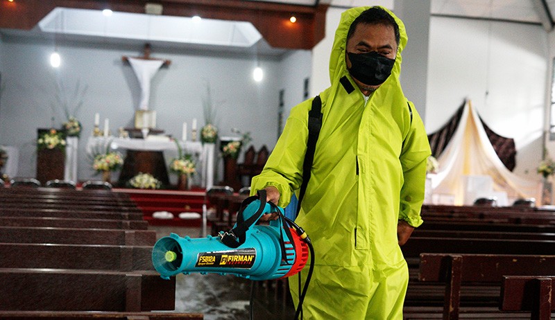 Gereja Santo Thomas Sleman Disemprot Cairan Disinfektan Jelang Perayaan Paskah - Bagian 2