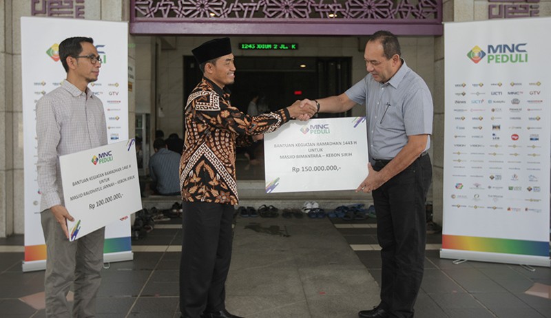 MNC Peduli Serahkan Bantuan Ramadan untuk Masjid di Kebon Sirih dan Kebon Jeruk - Bagian 2