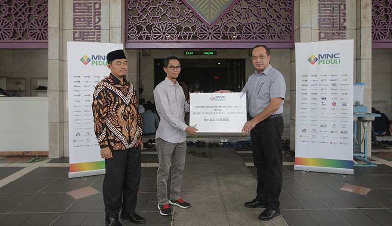 MNC Peduli Serahkan Bantuan Ramadan untuk Masjid di Kebon Sirih dan Kebon Jeruk - Bagian 3