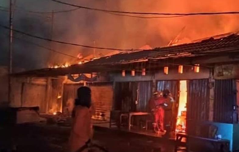 title Pasar Projo Ambarawa Terbakar, Sejumlah Los Gilingan Daging Ludes Dilalap Api Pasar Projo Ambarawa Terbakar, Sejumlah Los Gilingan Daging Ludes Dilalap Api