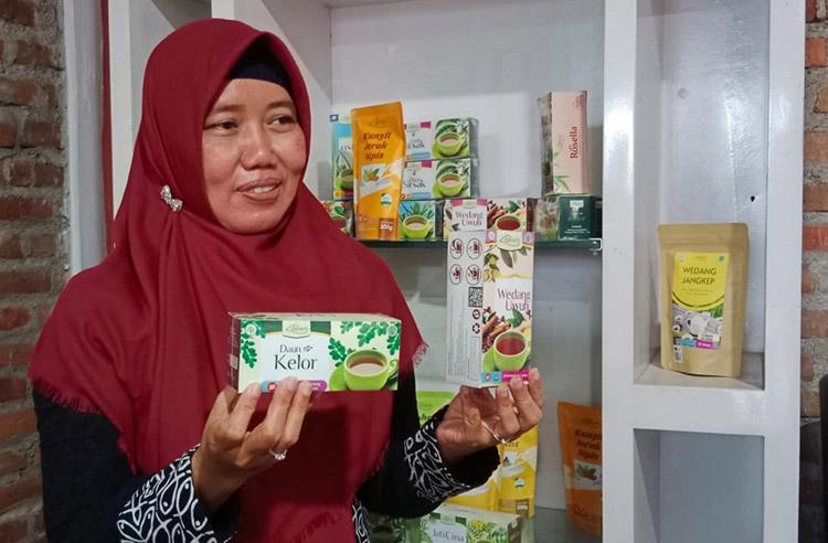 Keharuman Teh Rosela, Berbuah Kesuksesan Produk Dewiti di Pasar Herbal  