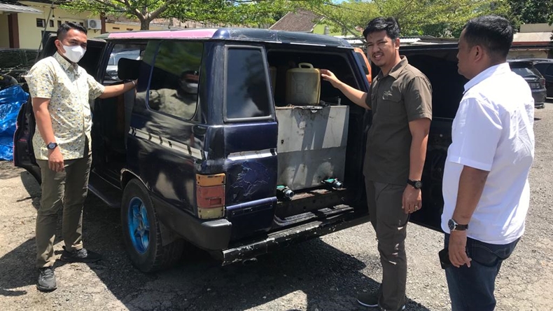 Asyik Pindahkan Solar dari Panther, Pria di Way Kanan Digerebek Polisi