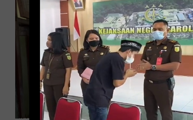title Restorative Justice, Pencuri Tandan Buah Sawit di Pinggir Jalan Akhirnya Bebas Restorative Justice, Pencuri Tandan Buah Sawit di Pinggir Jalan Akhirnya Bebas