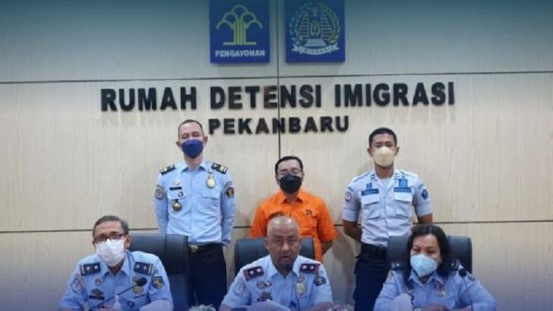 Positif Narkoba dan Sempat Direhabilitasi, WNA China Ini Dideportasi 