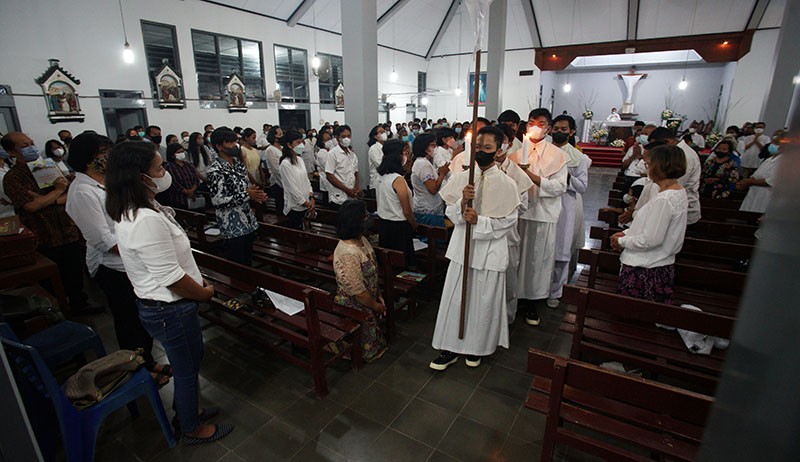 Suasana Ibadah Misa Kamis Putih di Gereja Santo Thomas Seyegan Sleman - Bagian 1