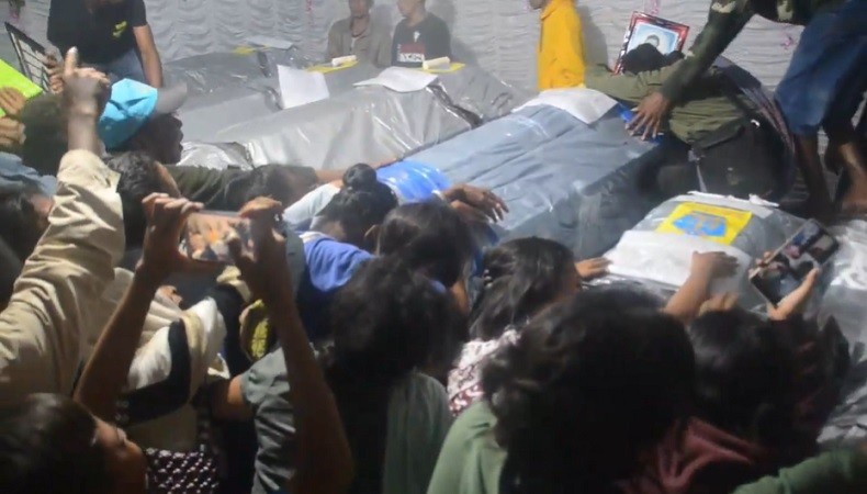 Tangis Pecah Sambut 14 Jenazah Warga Belu NTT Korban Kecelakaan Truk Terguling di Papua