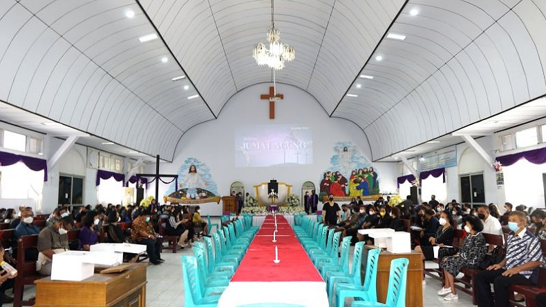 Ratusan Umat Kristiani Kota Gorontalo Ibadah Jumat Agung dengan Prokes Covid-19