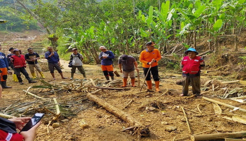 Longsor dan Banjir Bandang Terjang KBB,  Bocah Hilang saat Pulang Mengaji